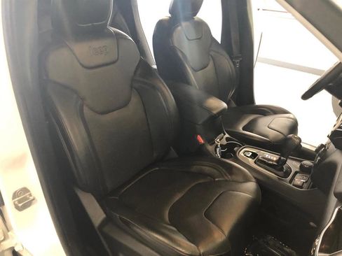 Used 2019 Jeep Cherokee Limited image 11