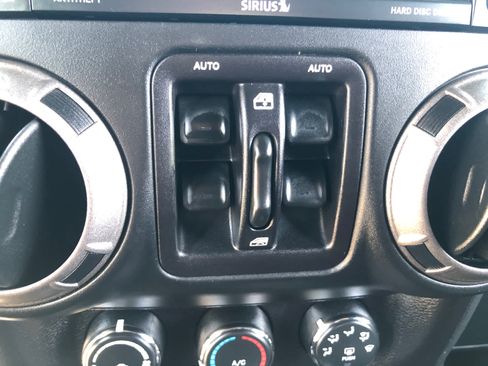 Used 2018 Jeep Wrangler Unlimited Sport S AWD/4WD image 13
