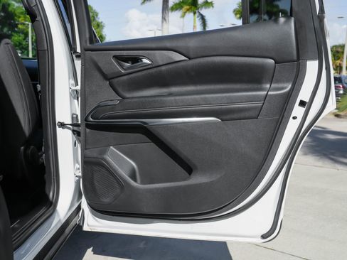 Used 2024 Chevrolet Traverse LT image 35