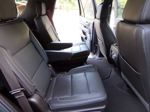 Used 2022 GMC Yukon Denali w/ Denali Premium Package AWD/4WD image 23