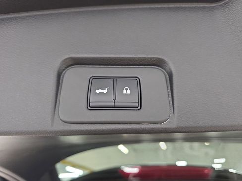 Used 2025 Nissan Rogue SV image 33