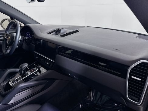 Certified 2022 Porsche Cayenne Coupe image 29