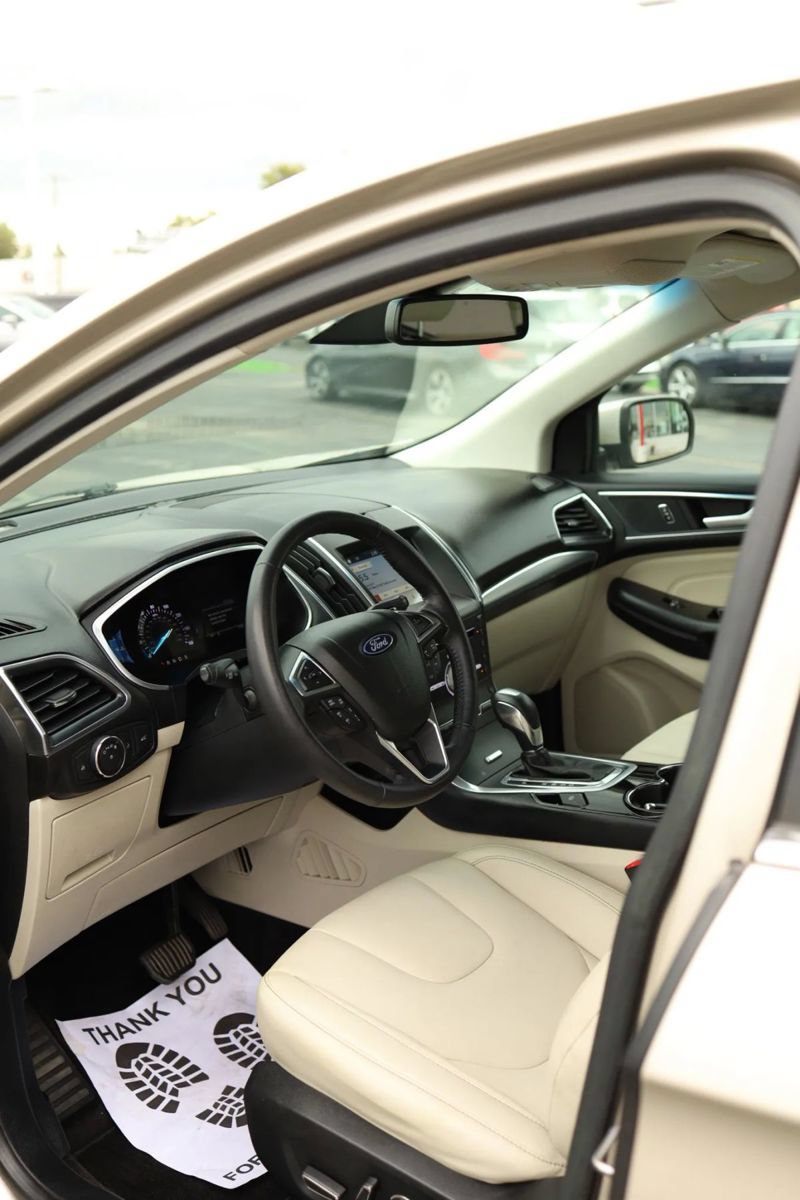 Used 2018 Ford Edge Titanium w/ Ford Safe & Smart Package AWD/4WD image 30