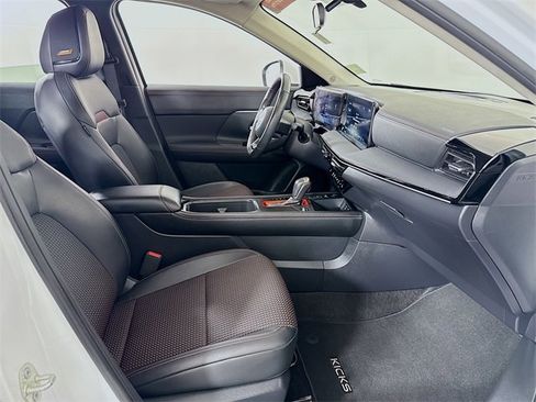 Certified 2025 Nissan Kicks SR w/ SR Premium Package image 25