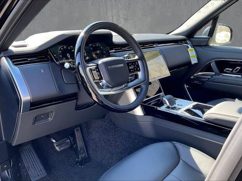 New 2026 Land Rover Range Rover Long Wheelbase SE AWD/4WD image 7