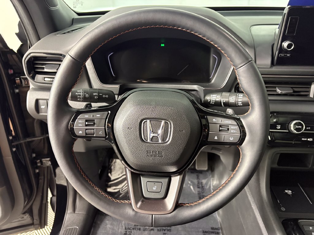 Used 2025 Honda Pilot TrailSport image 15