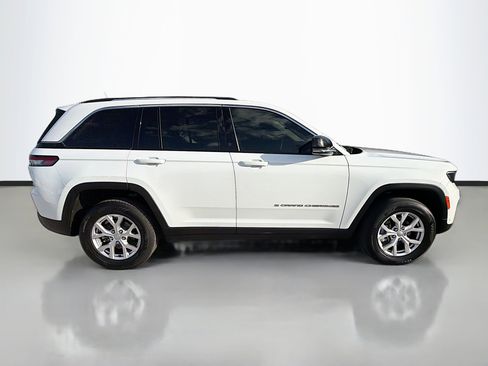 Used 2022 Jeep Grand Cherokee Limited w/ Luxury Tech Group II image 2