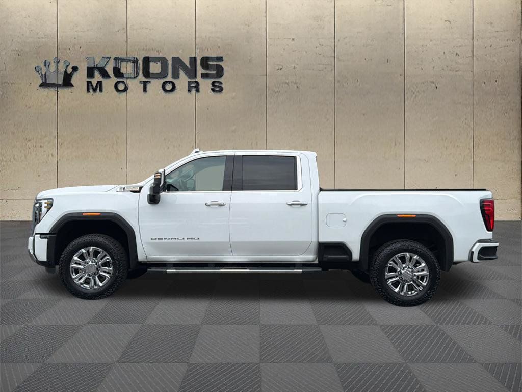 Used 2024 GMC Sierra 3500 Denali AWD/4WD image 4