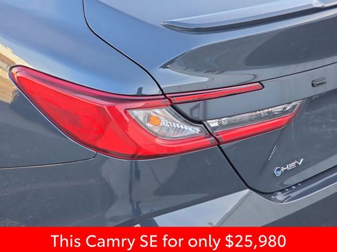 Used 2025 Toyota Camry SE image 39