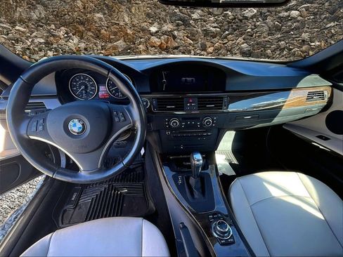 Used 2013 BMW 328i Convertible image 12