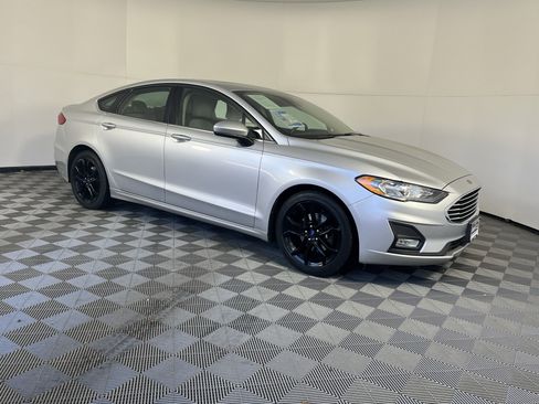 Used 2019 Ford Fusion SE w/ Equipment Group 151A image 7