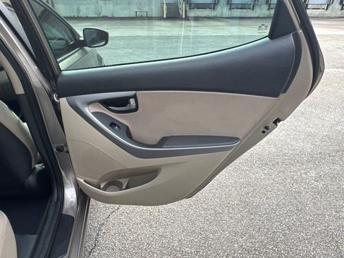 Used 2015 Hyundai Elantra SE w/ Option Group 02 image 16