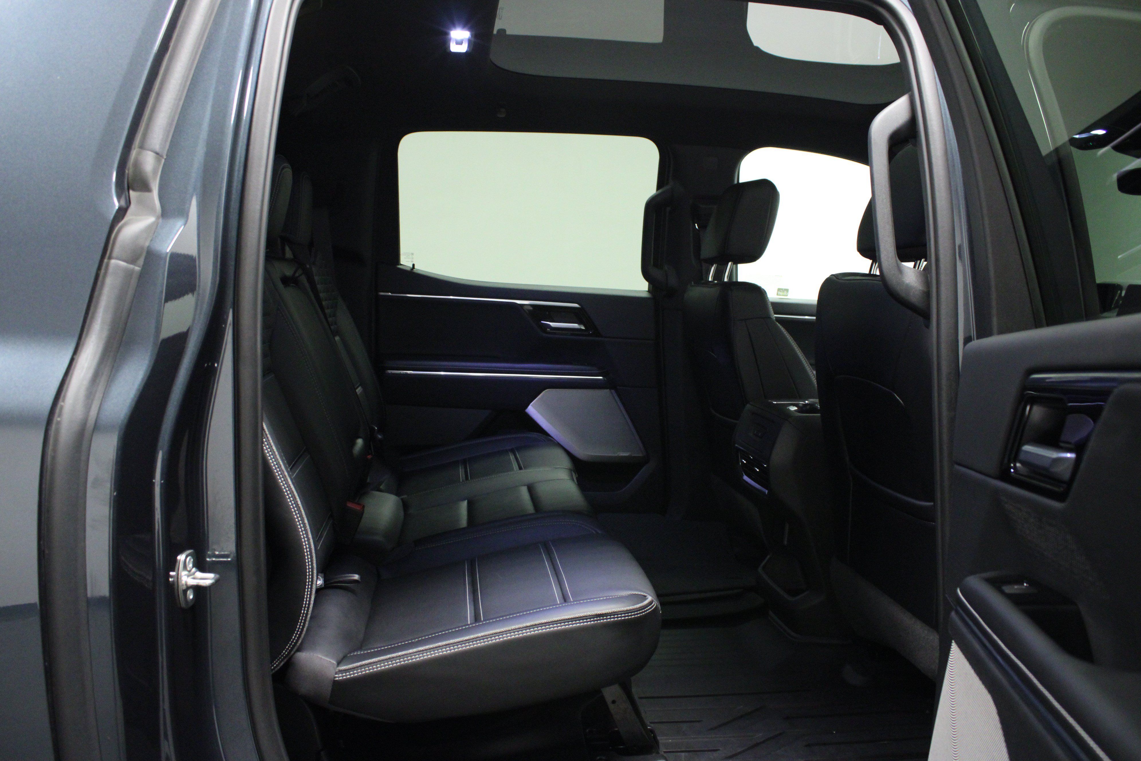 Used 2025 GMC Sierra EV Denali AWD/4WD image 15
