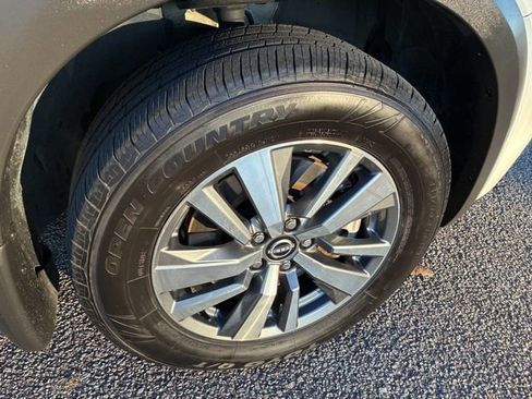 Used 2023 Nissan Pathfinder SL image 16