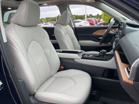 Used 2025 Toyota Grand Highlander AWD Hybrid image 31