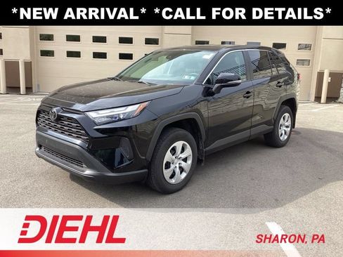 Used 2024 Toyota RAV4 LE AWD/4WD image 3