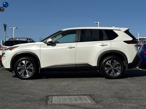 Used 2022 Nissan Rogue SV image 7