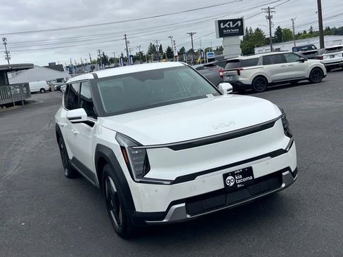Used 2024 Kia EV9 Light RWD image 5
