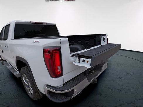 New 2026 GMC Sierra 1500 SLT image 28