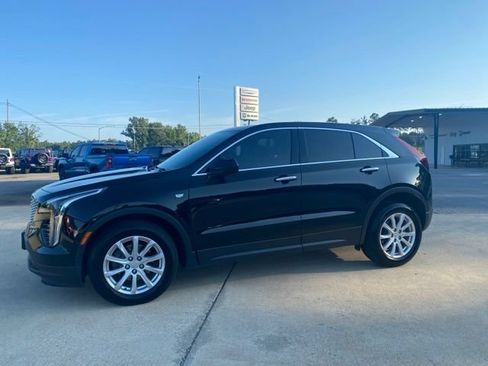 Used 2023 Cadillac XT4 Luxury FWD image 3