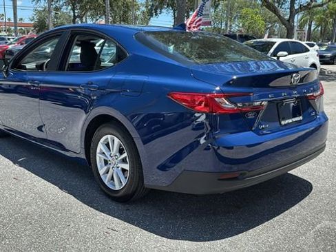 Used 2025 Toyota Camry LE image 5