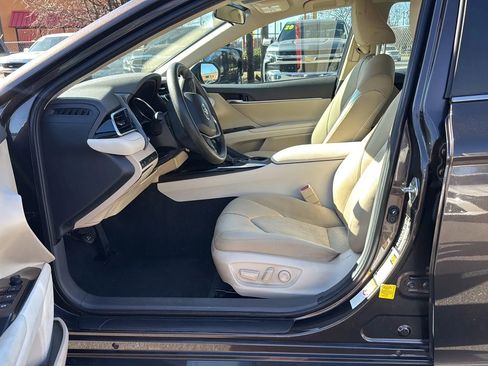 Used 2018 Toyota Camry LE image 9