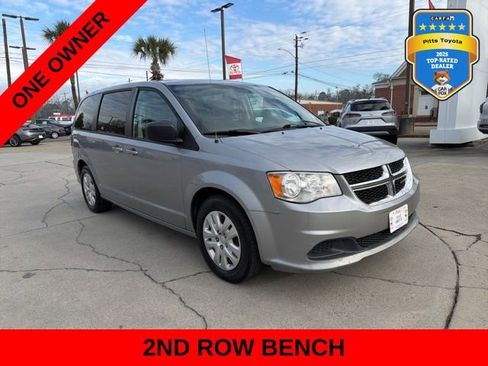 Used 2018 Dodge Grand Caravan SE w/ UConnect Hands-Free Group image 3