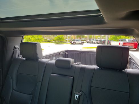 Used 2024 Toyota Tundra Platinum AWD/4WD image 22
