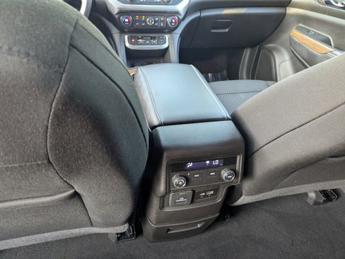 Used 2023 GMC Acadia SLE w/ Driver Convenience Package FWD image 30