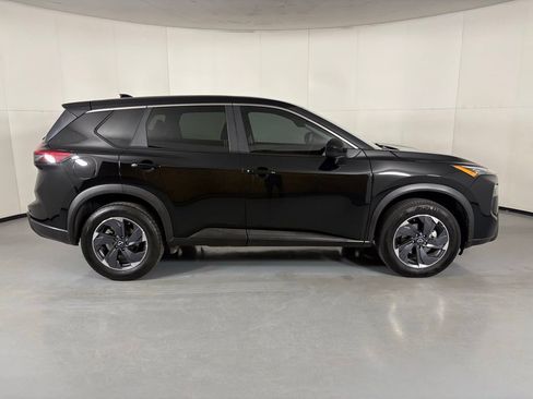 Used 2024 Nissan Rogue SV FWD image 9