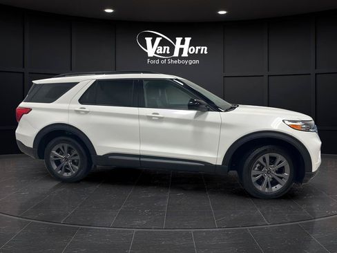 Used 2024 Ford Explorer XLT w/ Equipment Group 202A AWD/4WD image 8