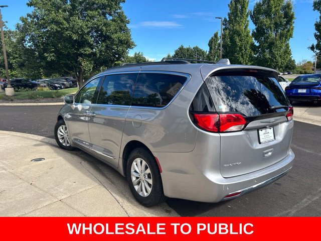 Used 2017 Chrysler Pacifica Touring-L FWD image 6