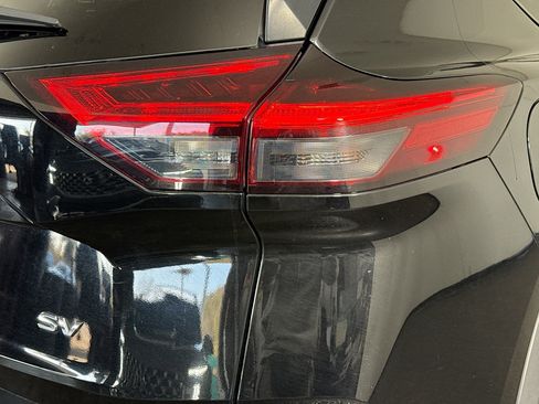 Used 2023 Nissan Rogue SV image 34