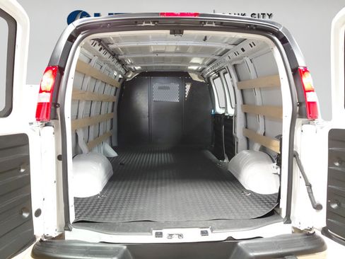 Used 2025 Chevrolet Express 2500 w/ Driver Convenience Package RWD image 13
