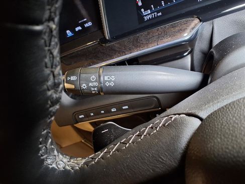 Certified 2023 Cadillac Escalade Premium Luxury w/ LPO, Radiant Package image 9