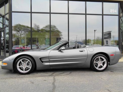 Used 2004 Chevrolet Corvette Convertible w/ Preferred Equipment Group RWD image 8