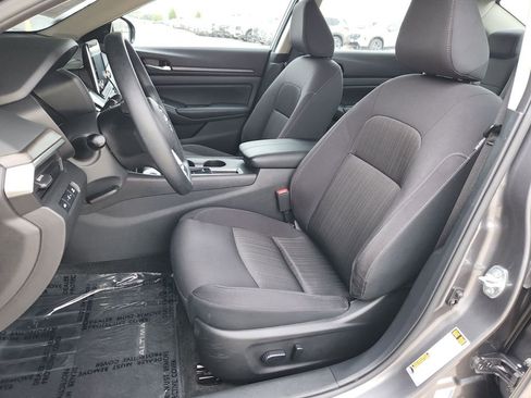 Used 2025 Nissan Altima 2.5 SV image 12