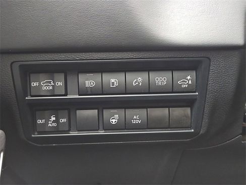 Used 2023 Toyota Sequoia Platinum image 27