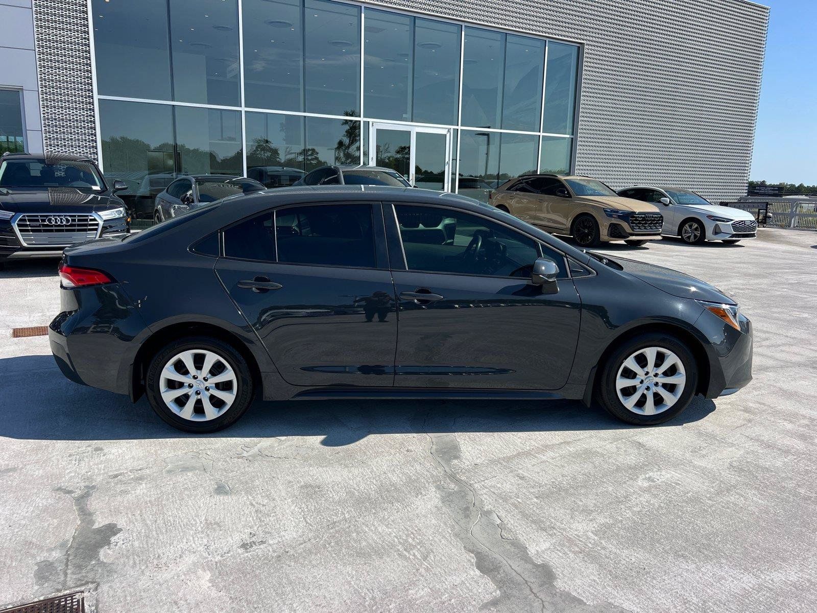 Used 2025 Toyota Corolla LE FWD image 4