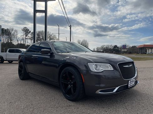 Used 2023 Chrysler 300 Touring image 11