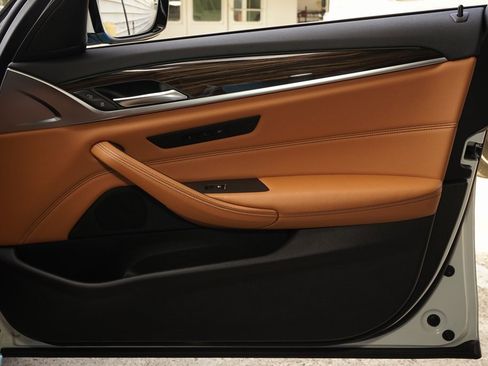 Used 2019 BMW 530i w/ Convenience Package image 23