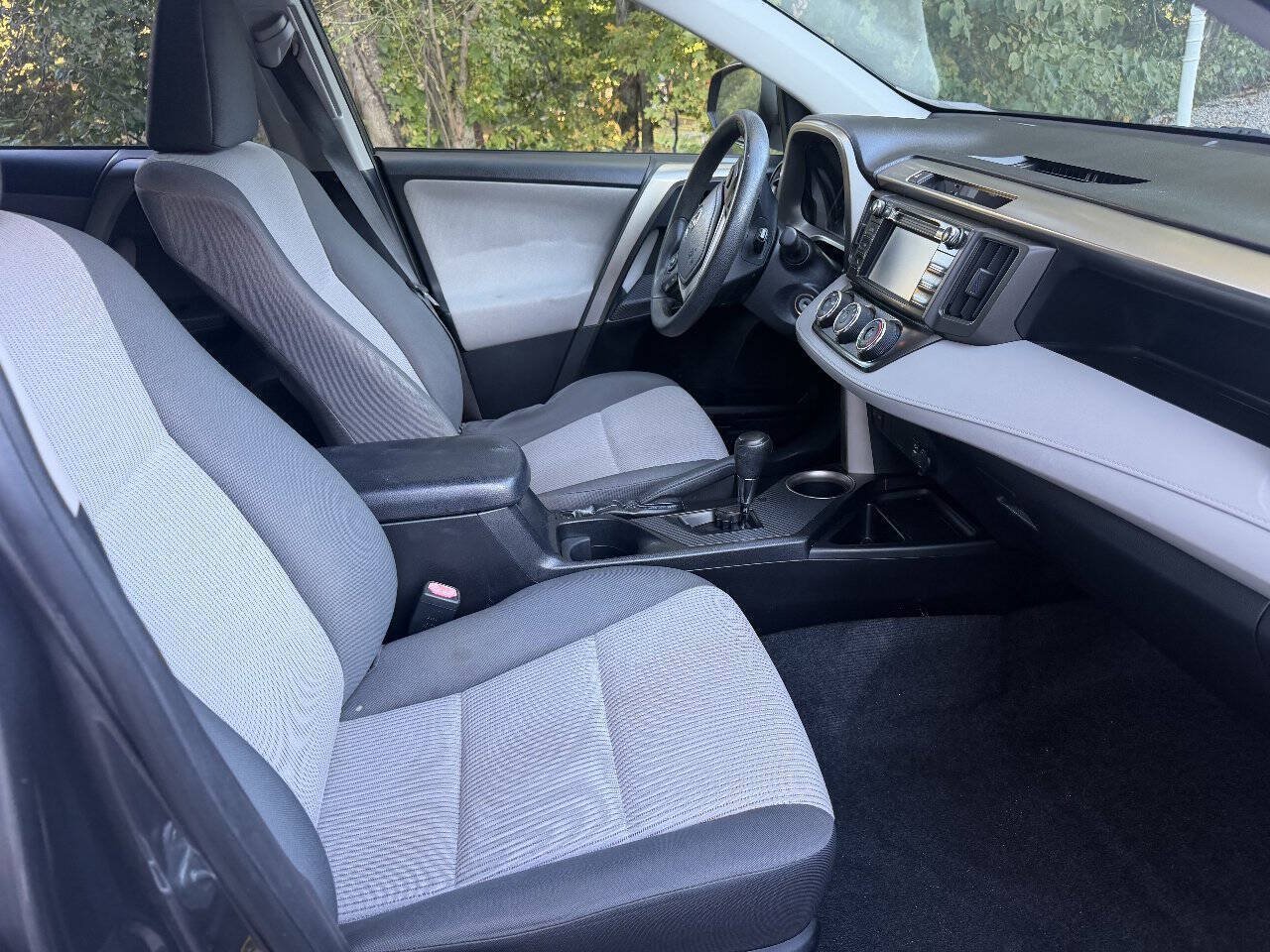 Used 2015 Toyota RAV4 LE AWD/4WD image 21