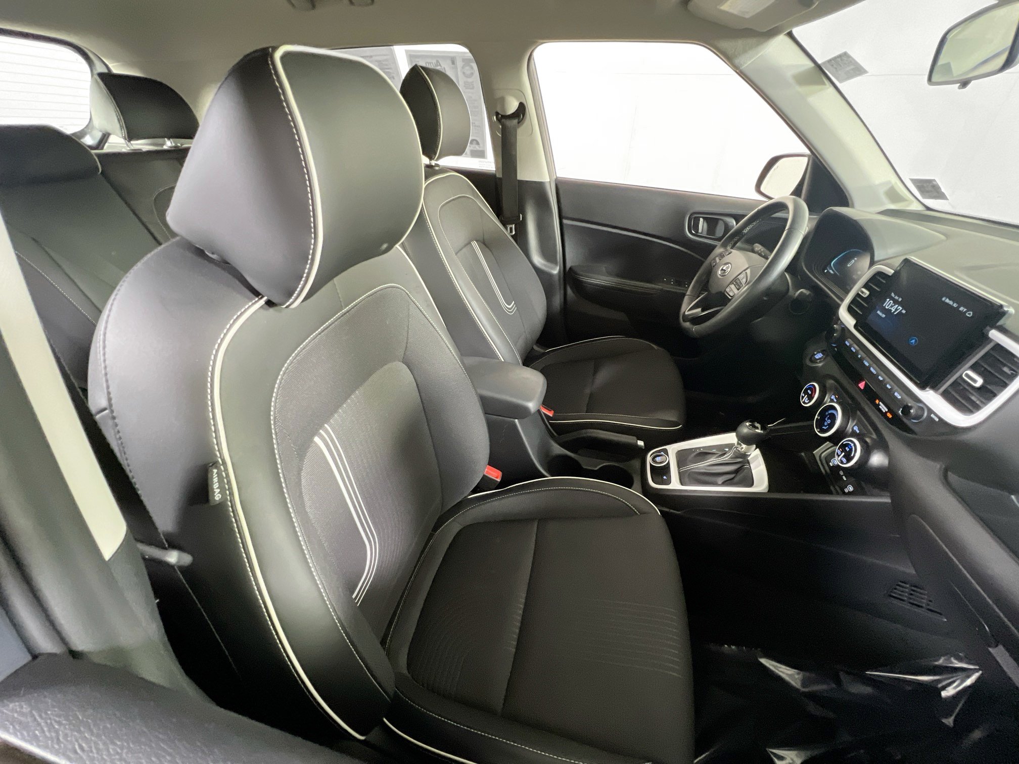 Used 2023 Hyundai Venue Limited FWD image 25