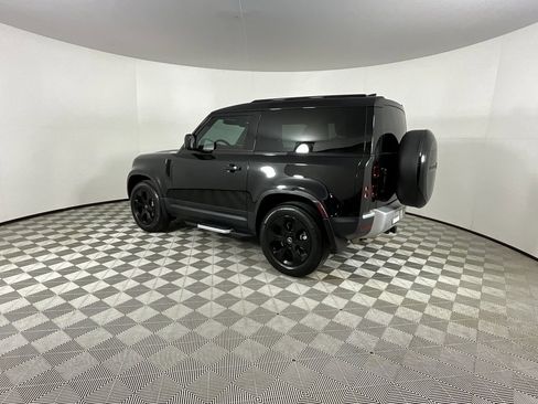 Used 2023 Land Rover Defender 90 SE image 3