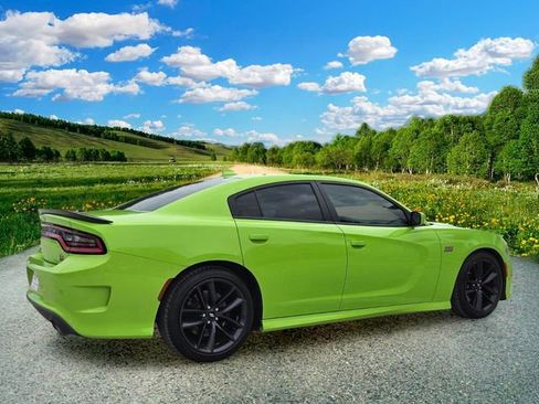 Used 2019 Dodge Charger Scat Pack RWD image 6