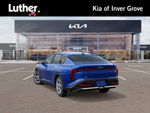 New 2025 Kia K4 LXS image 1