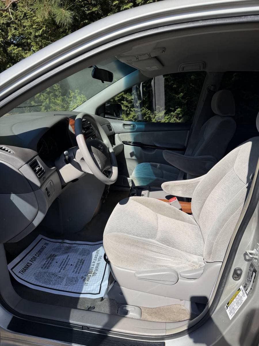 Used 2005 Toyota Sienna CE FWD image 8