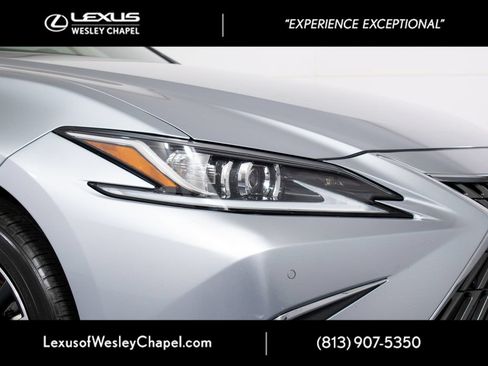 Used 2023 Lexus ES 350 w/ Premium Package FWD image 3