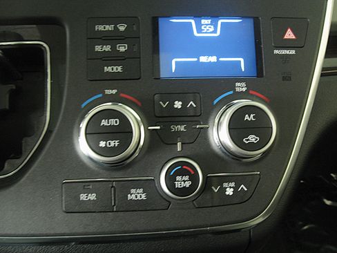 Used 2019 Toyota Sienna Limited Premium image 20