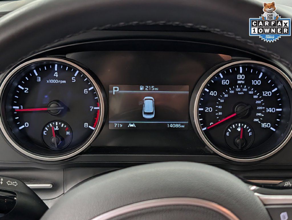 Certified 2024 Kia Carnival LX FWD image 17